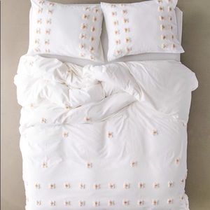 MADELIE tufted floral bed set